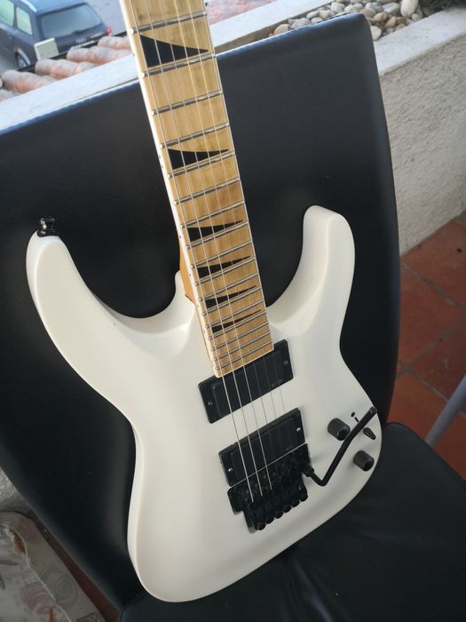 Jackson JS32 com EMG 81/85