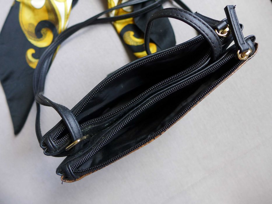 Mała lekka torebka na ramię - skóra węża - regulowany długi pasek