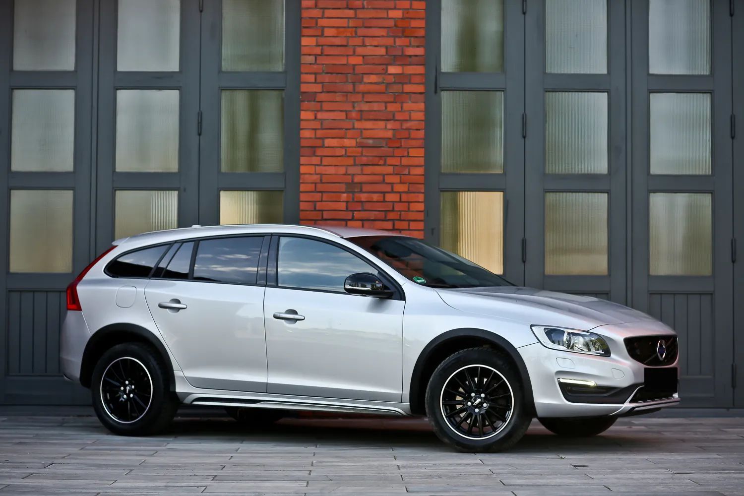 Volvo V60 Cross Country V60 CrossCountry 2.0d4 150PS automat xenon led navi kamera serwis z DE