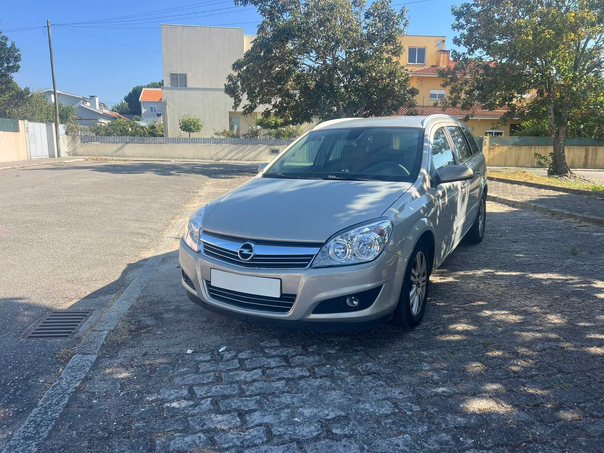 Opel Astra 1.7 Cdti versão COSMO