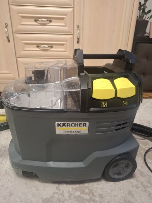 Миючий пилосос Karcher Puzzi 8/1 екстрактор  2025 року.