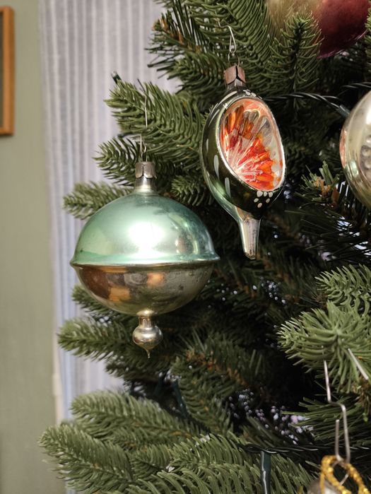 Скляні новорічні іграшки