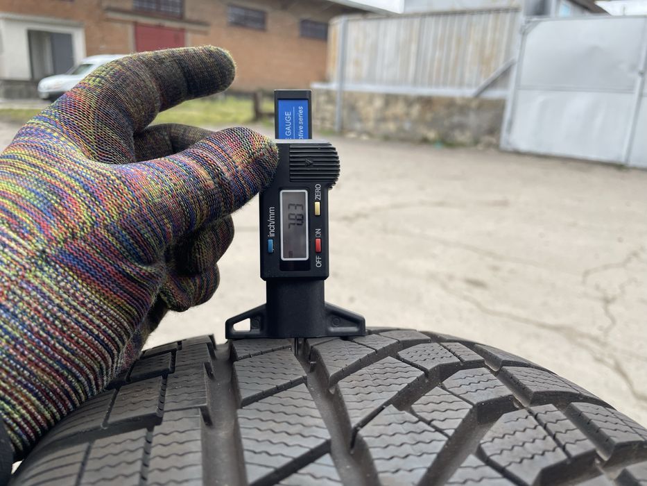 Практично нові зимові шини FALKEN 225/55 R17