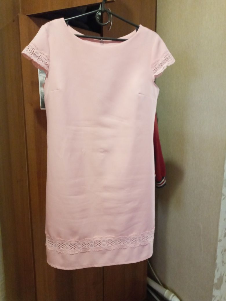 Платье   розовое