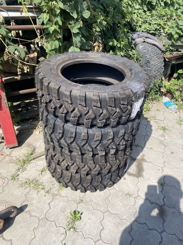 Продам болтку нову 215/65 r16