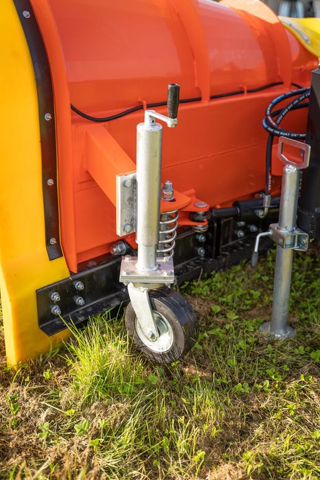 Pług śnieżny strzałkowy model 2 do ciągników, ładowarek nowy