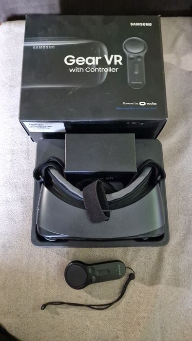 Samsung oculus Gear VR with Controller