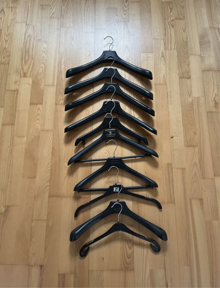 10 czarnych szerokich plastikowych wieszaków na ubrania odzież