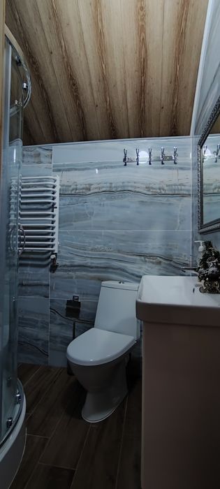 Котедж. Готель Політехнік.  Без господарів котеджом до 15 осі