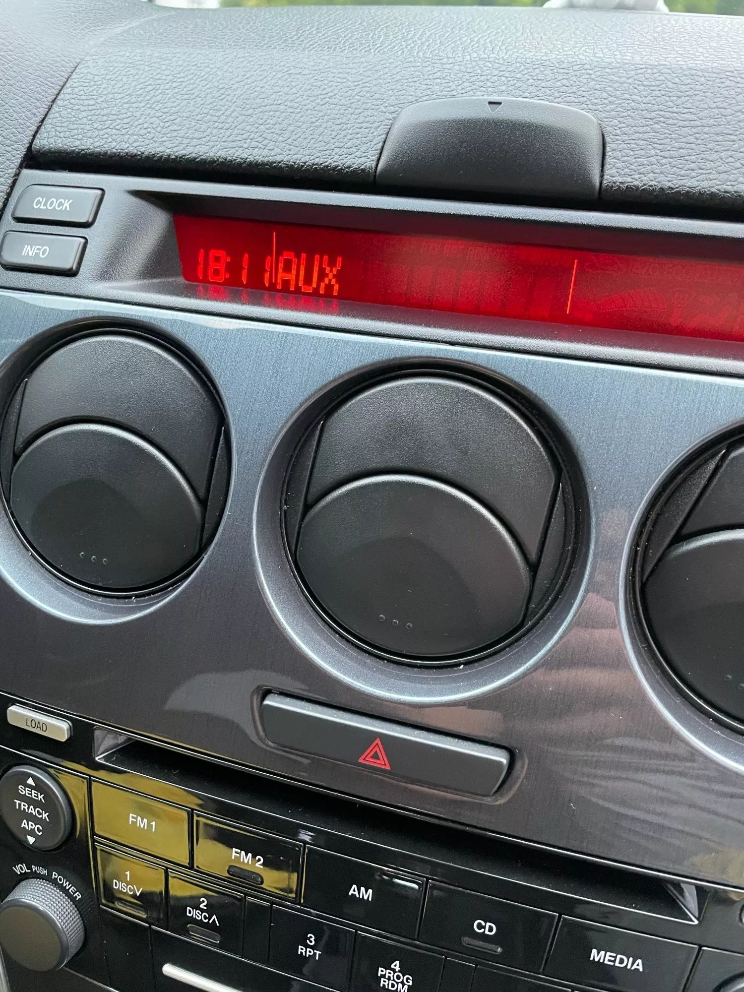 Автомобильный стерео-адаптер Bluetooth Mazda 2-6, mx 5,RX8. AUX.