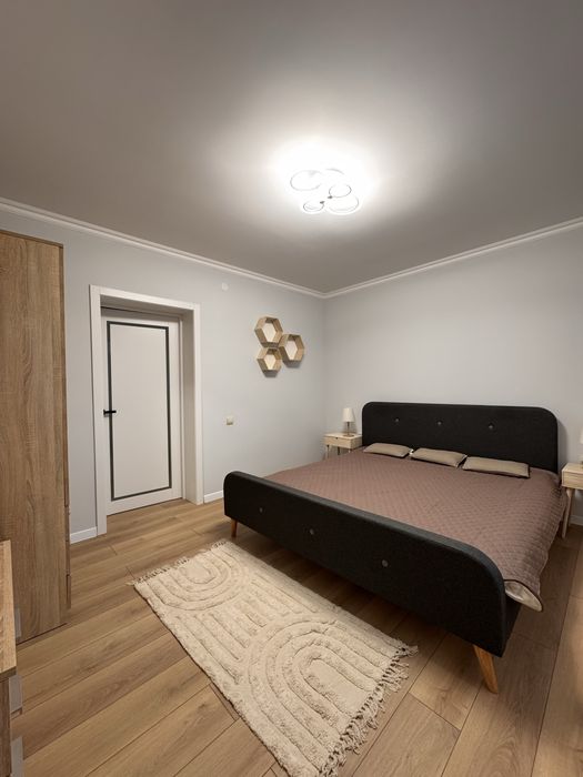 Продається просторий, новий будинок. Поруч р-ку Краснодонців