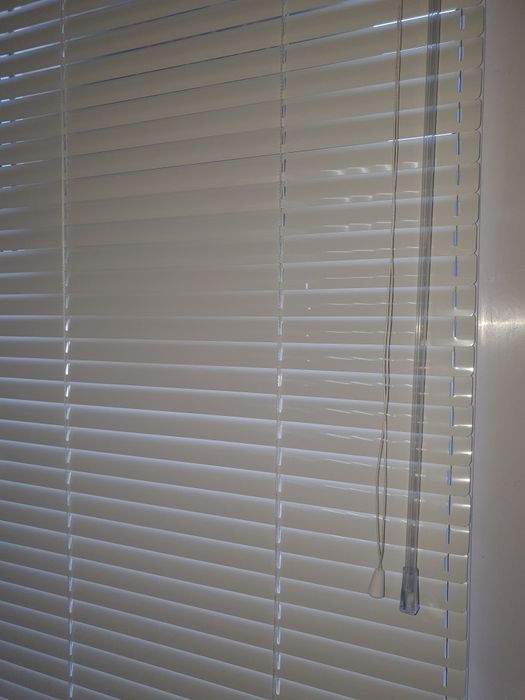 Жалюзи белые состояние новых