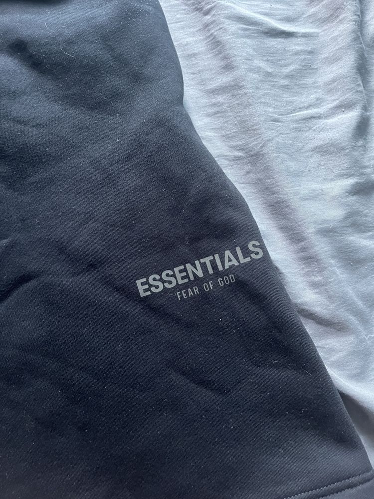 spodenki essentials