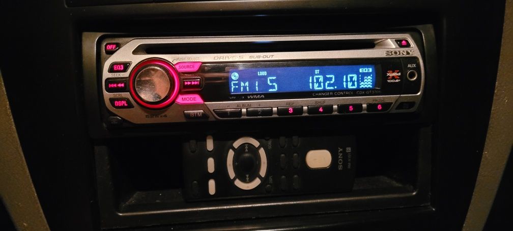 Продам автомагнитолу sony
