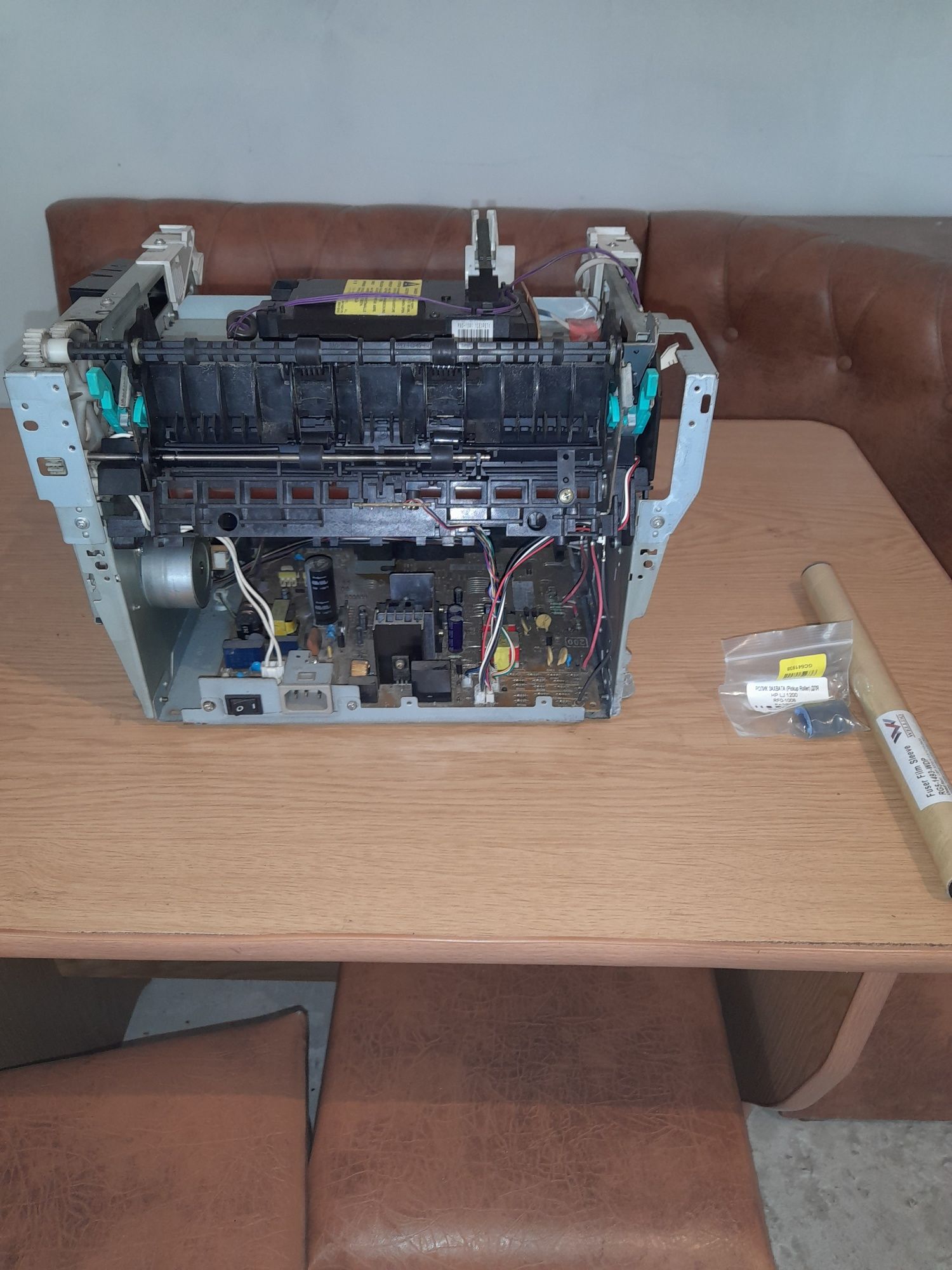 Продам принтер HP 1200