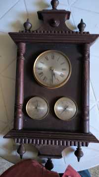 Relógio antigo com 3 visores