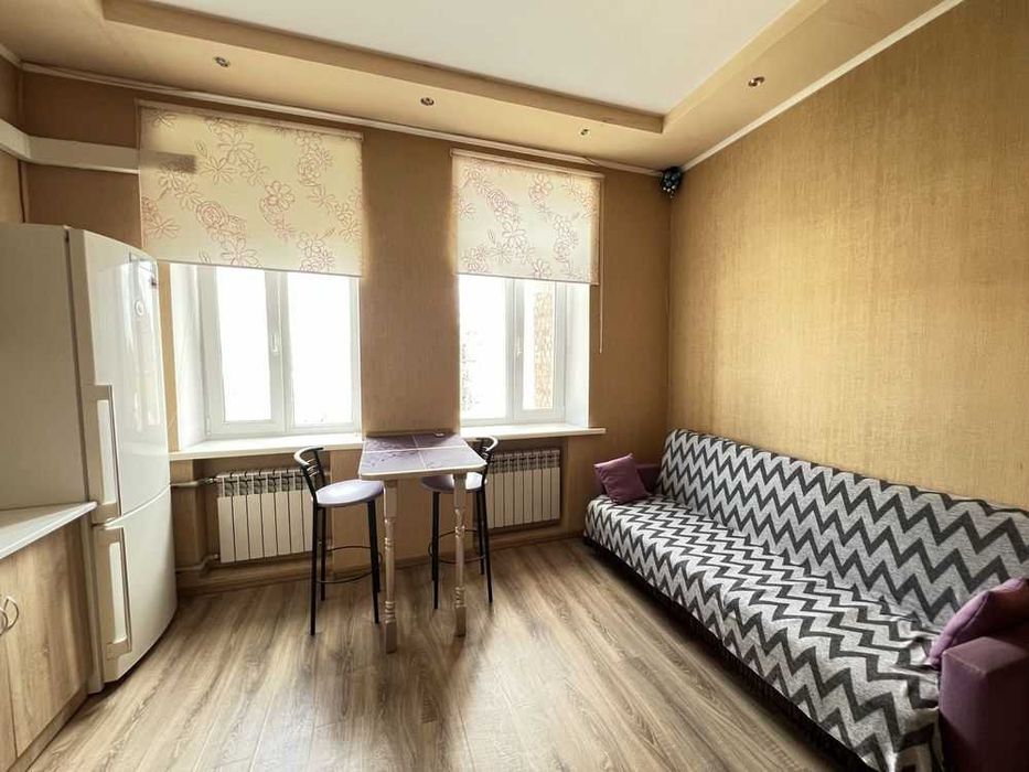 L .Продается   гостинка , рядом сквер Стрелка