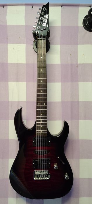 Продам электрогитару