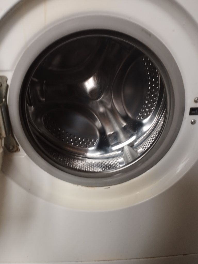 Пральна машинка Indesit wisl 85