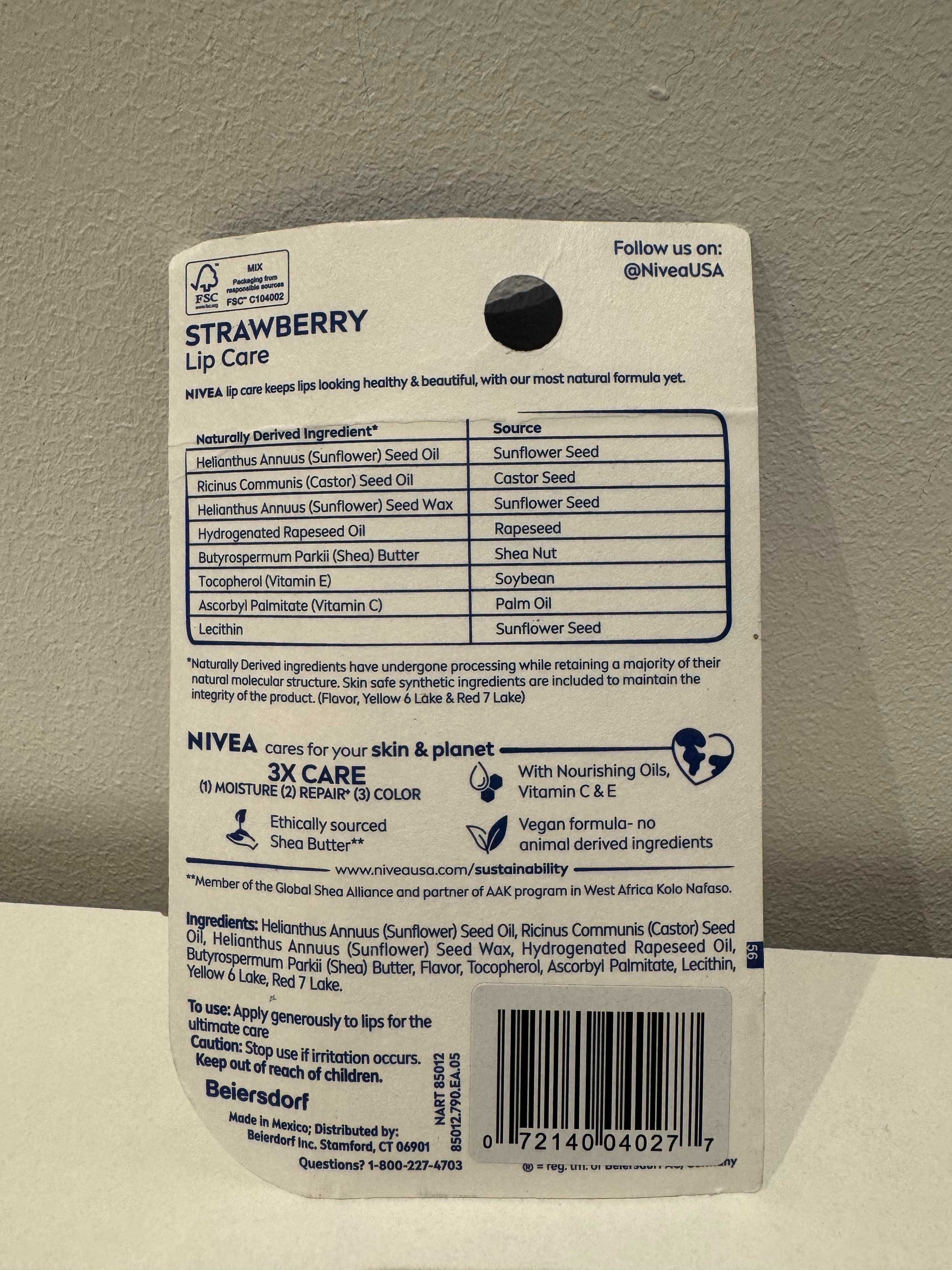 Balsam do ust pomadka Nivea Strawberry dwupak