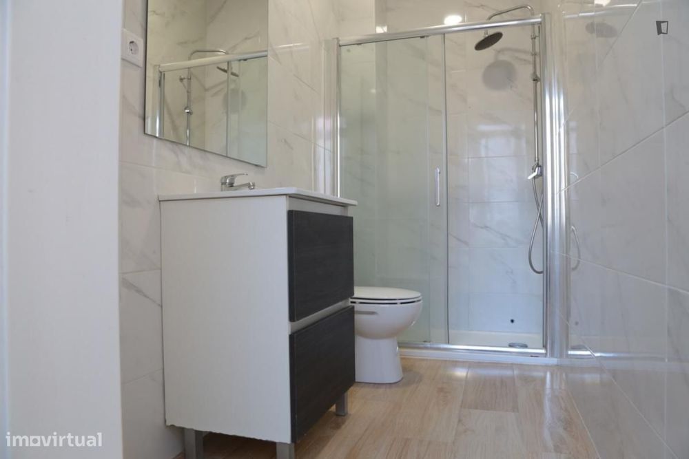 Quarto - localizado em Alameda Lisbon