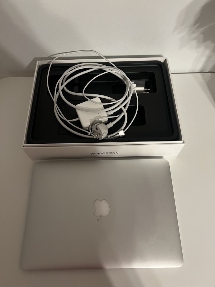 Apple MacBook Air 13 (2017)