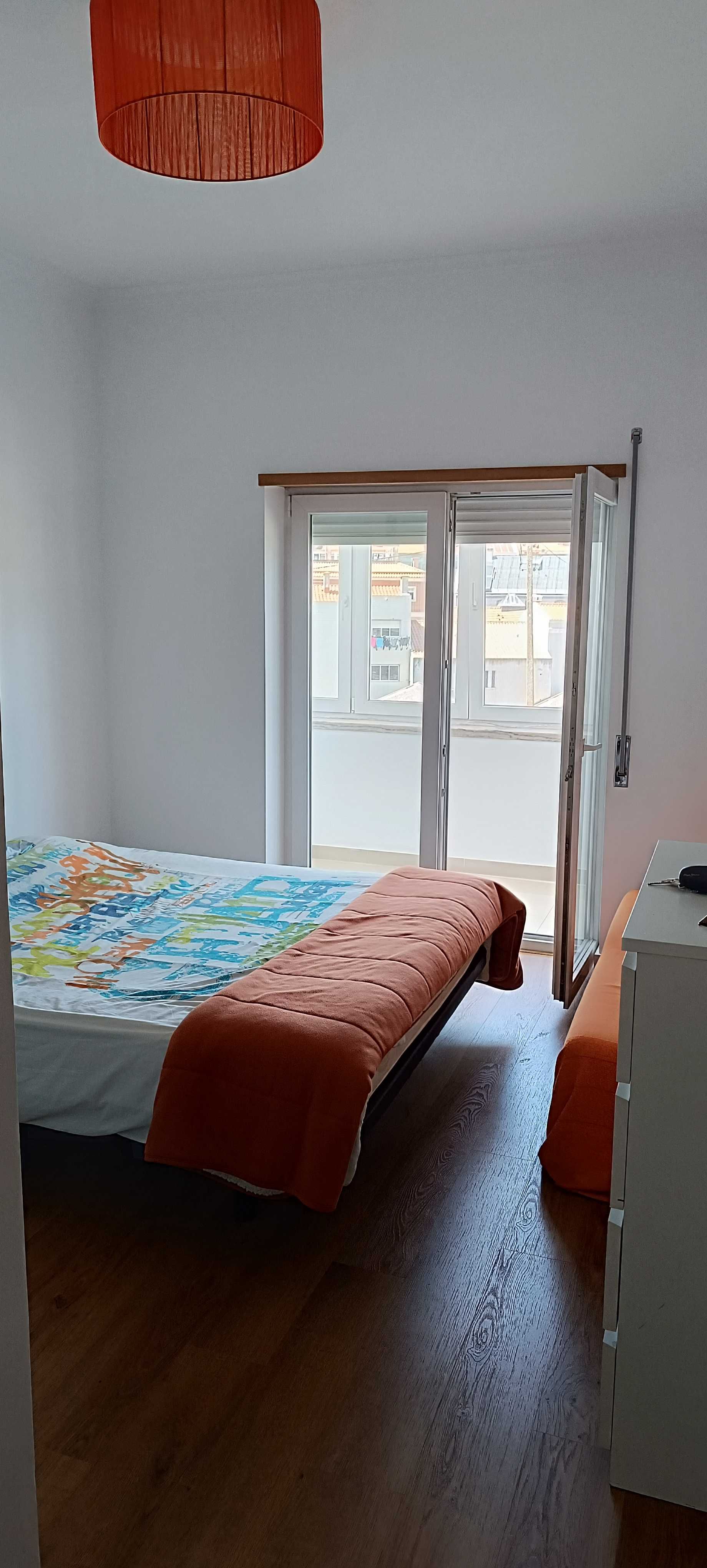 Apartamento T3 na Av 25 de Abril em Cacilhas