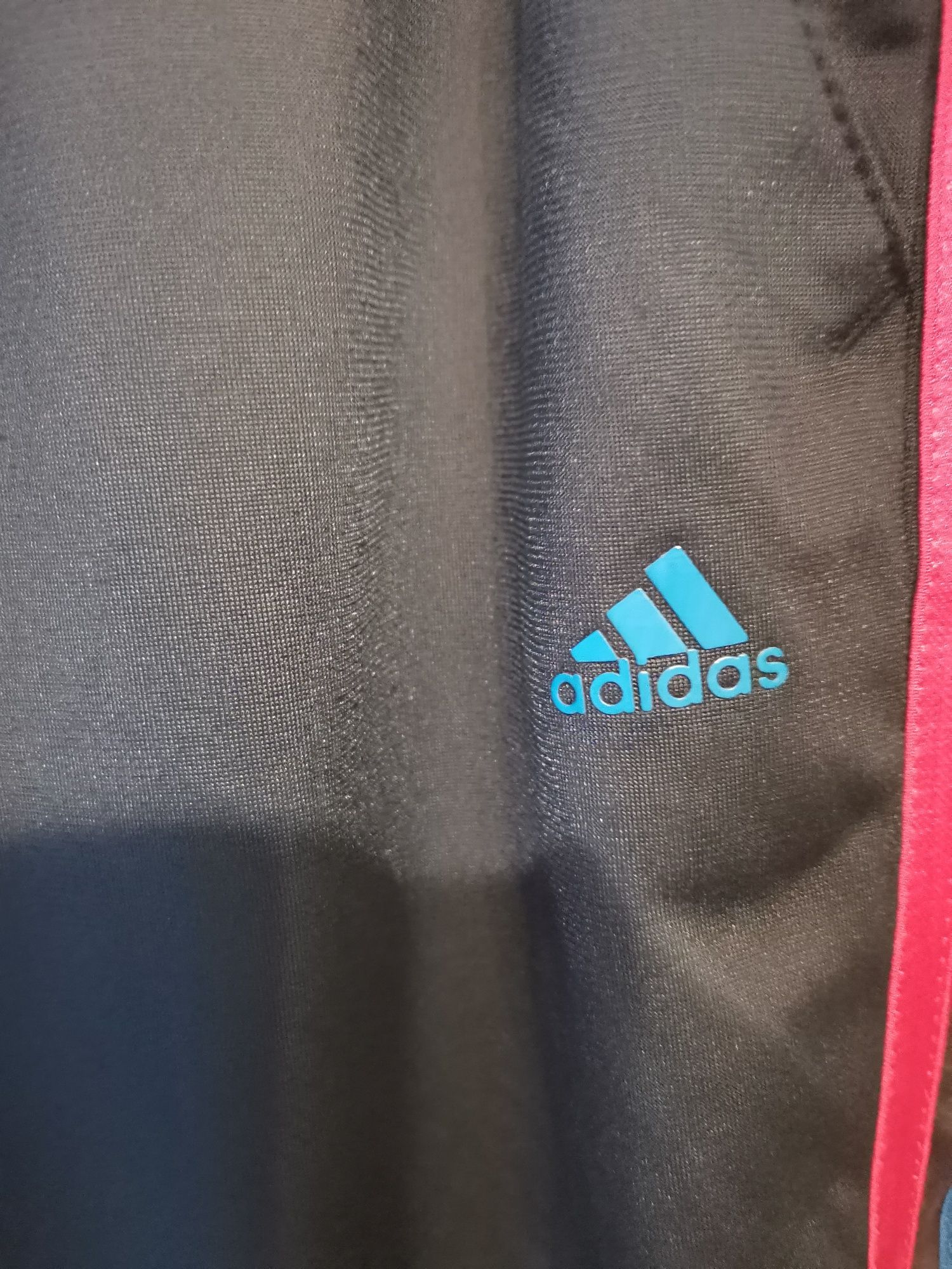 Sportowe spodnie damskie 3/4 Adidas rozm M, zamki, logo