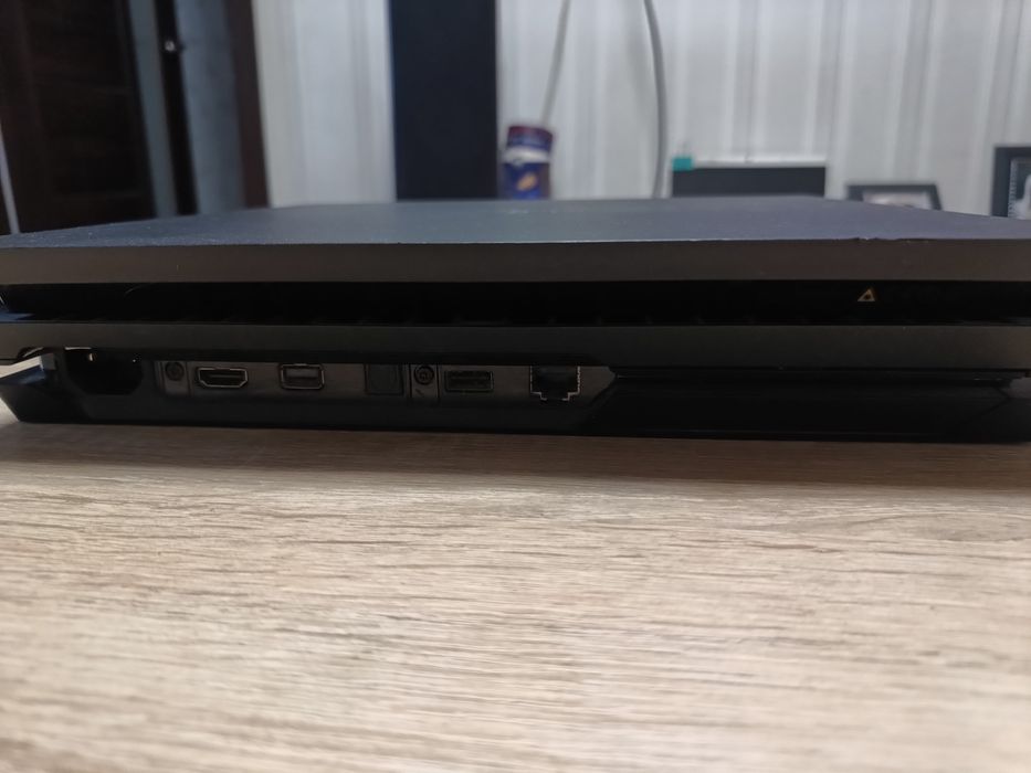 Продам приставку  PS4 pro