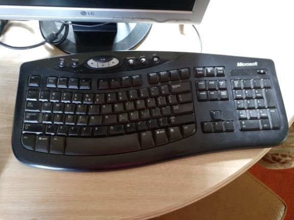 zestaw komputerowy - komputer stacjonarny monitor klawiatura myszka
