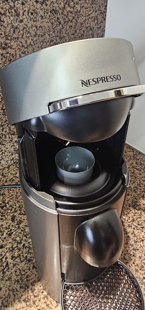 Máquina de café Nespresso VertuoPlus Deluxe