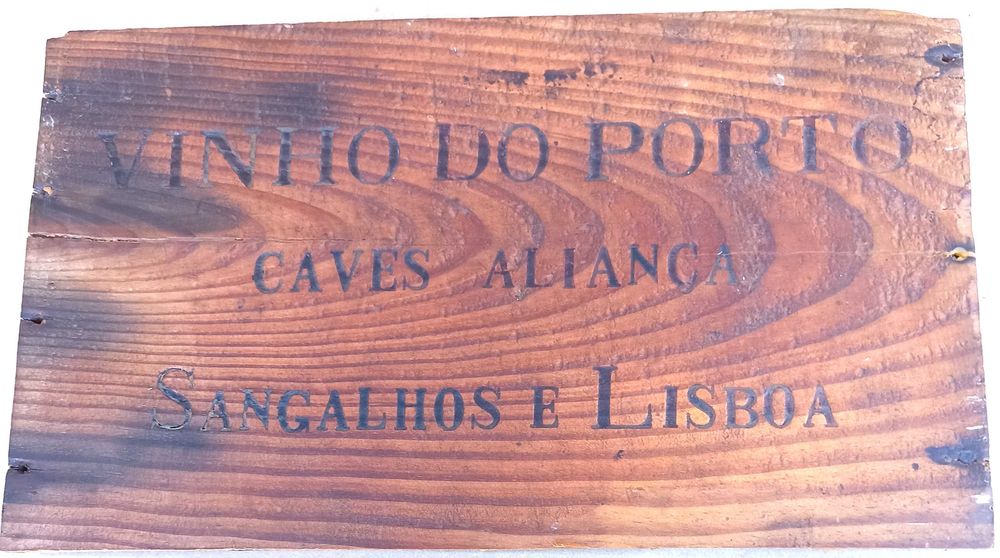 Tábuas de caixa de vinho com mais de 70 anos