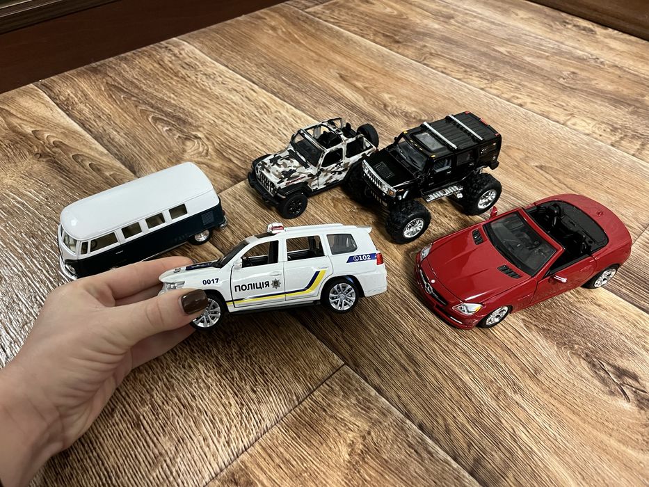 Металеві машинки набором