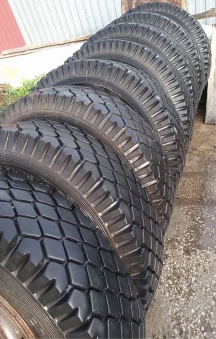 Шини Камаз 10.00 R20 Kama И-281