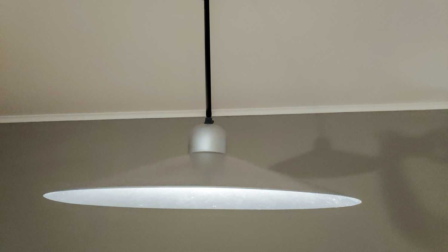 Candeeiro de tecto cinzento (tipo industrial)