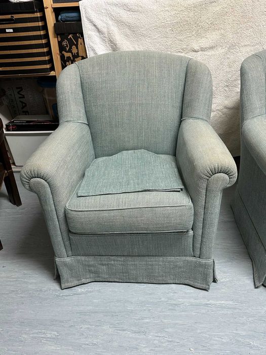 Cadeirão forrado a verde