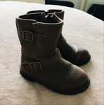 UGG buty dla dziewczynki. Rozmiar 23.5 . Dl wkładki 15 cm.