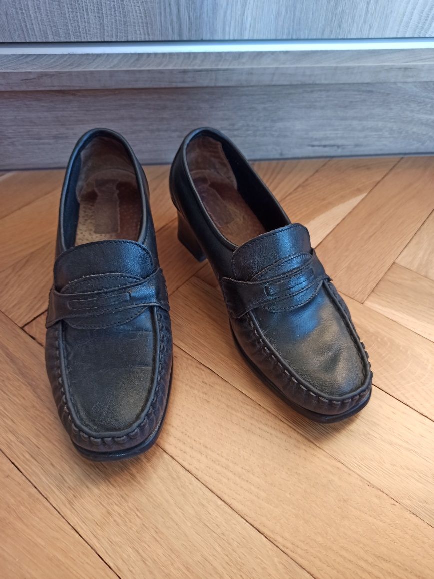 Buty czarne typu mokasyny rozmiar 38