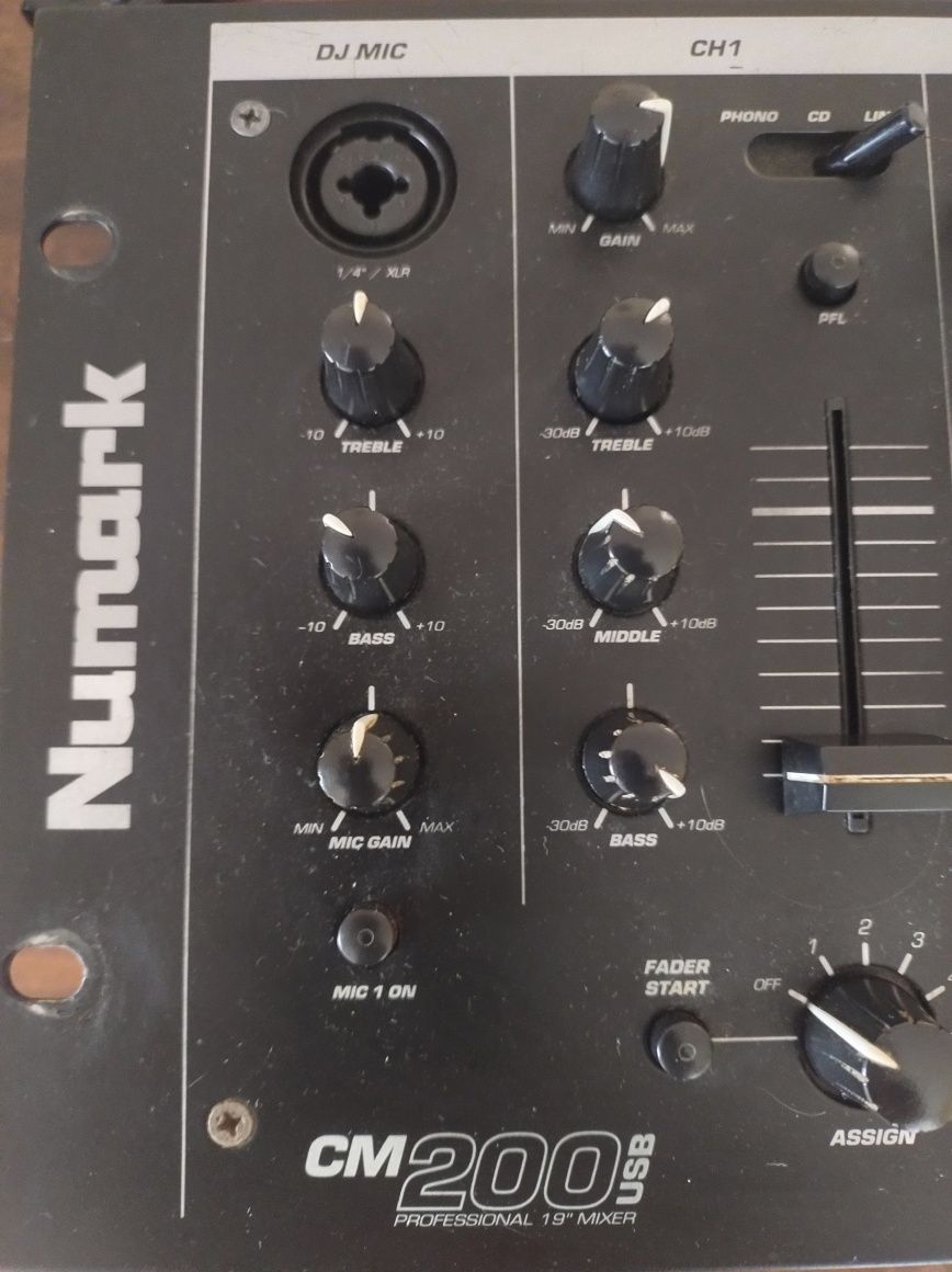 Mixer DJ audio Numark