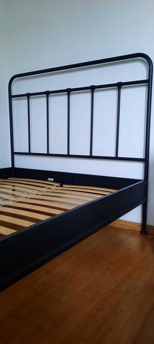 Metalowa rama łóżka IKEA "Strajno" 140x200