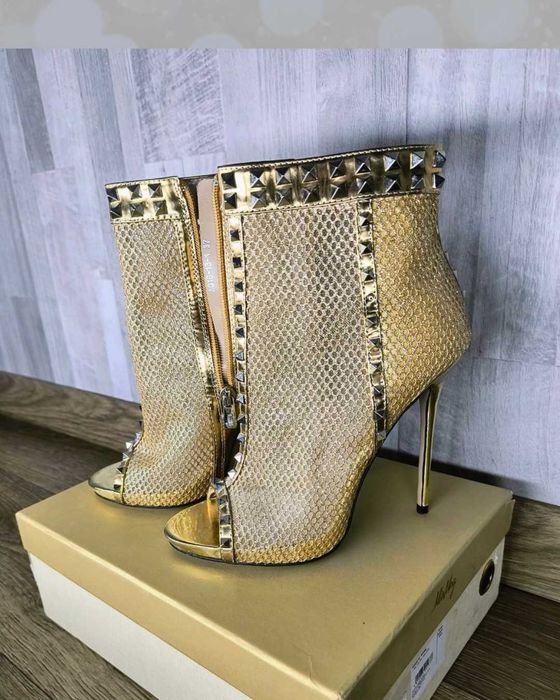 Сітчасті босоніжки / ботинки / батільйони в золотому кольорі