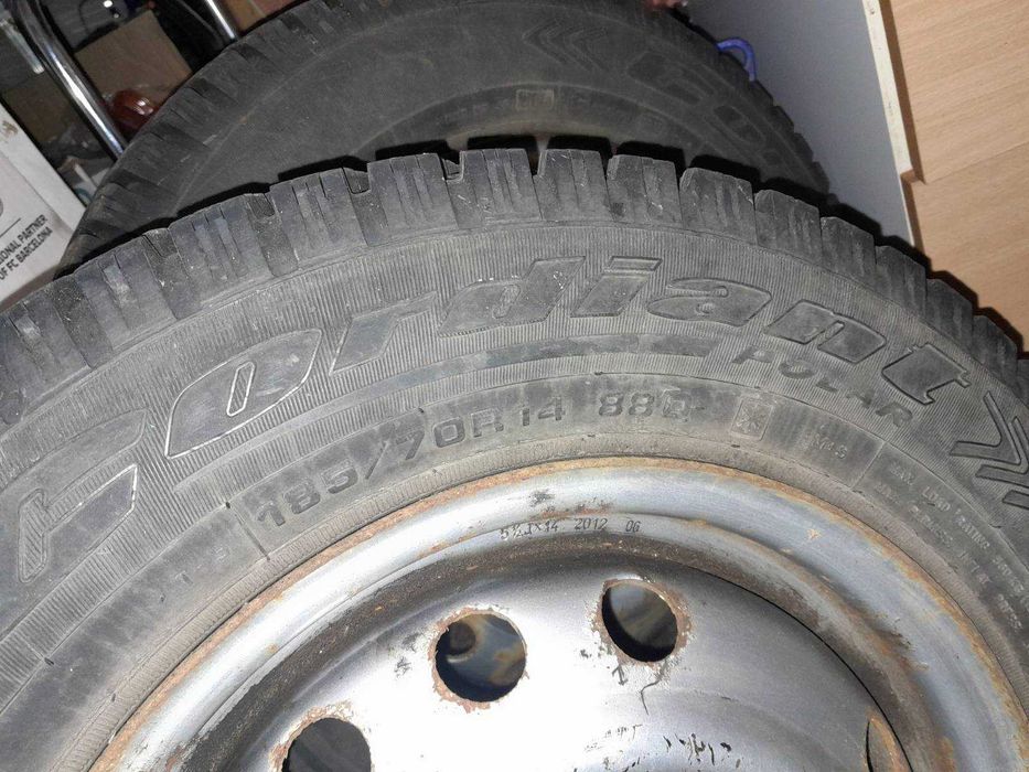 Продам 2 зимні колеса R14