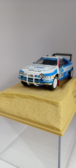 1/43 Peugeot dakar