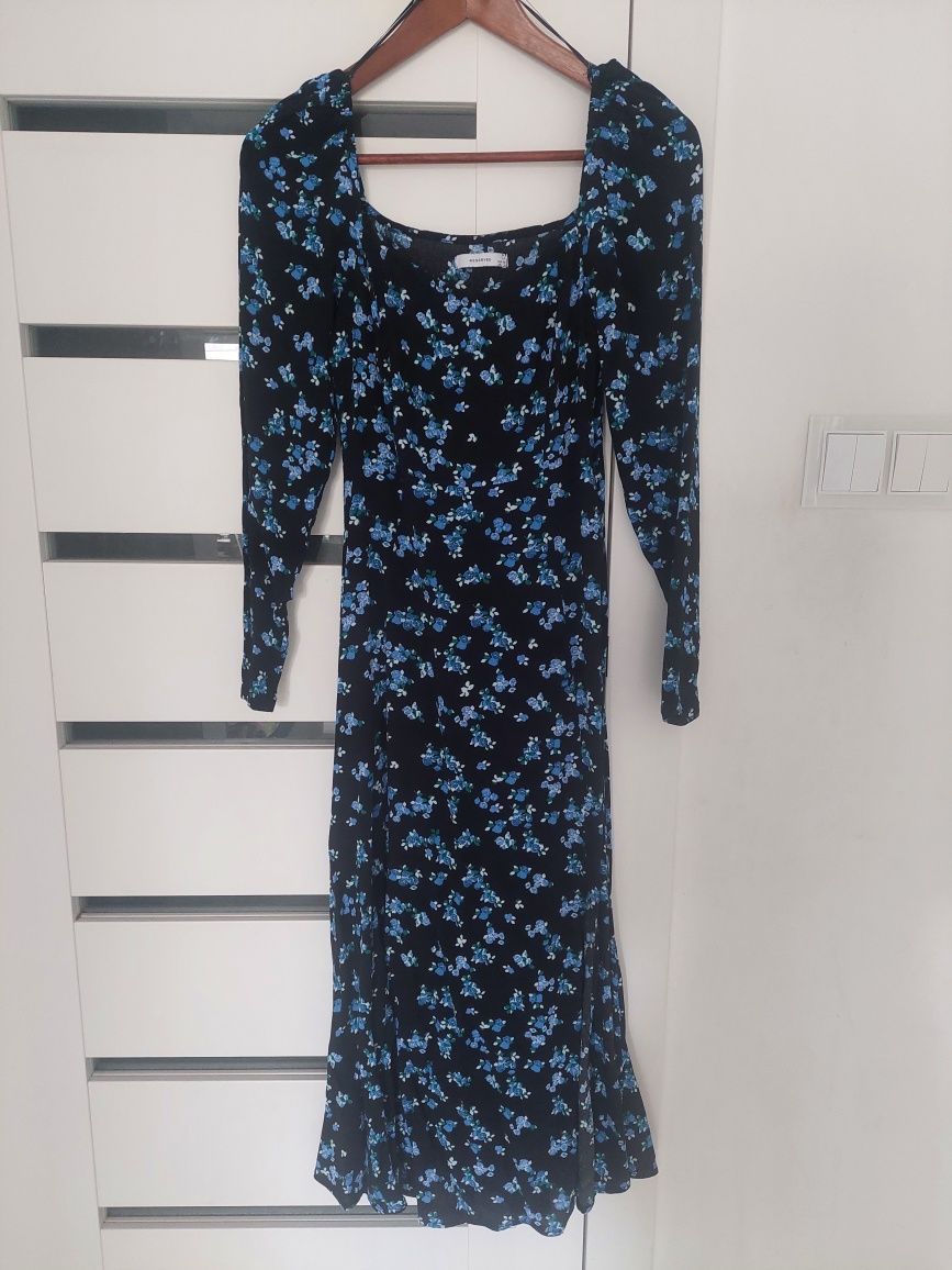 Wzorzysta sukienka r.34 stan:idealny