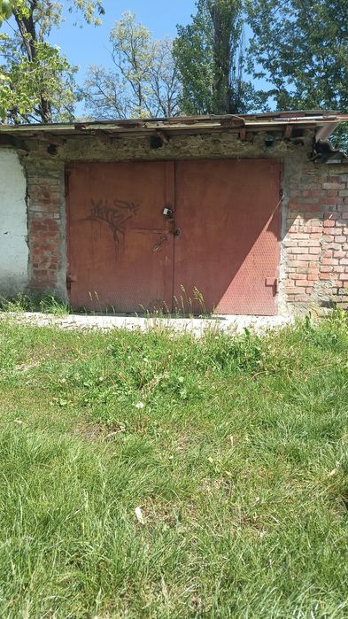 Гараж з підвалом
