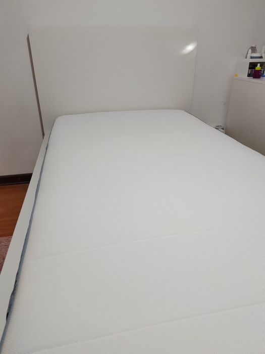 Cama de solteiro (90 x 200) com colchão de molas