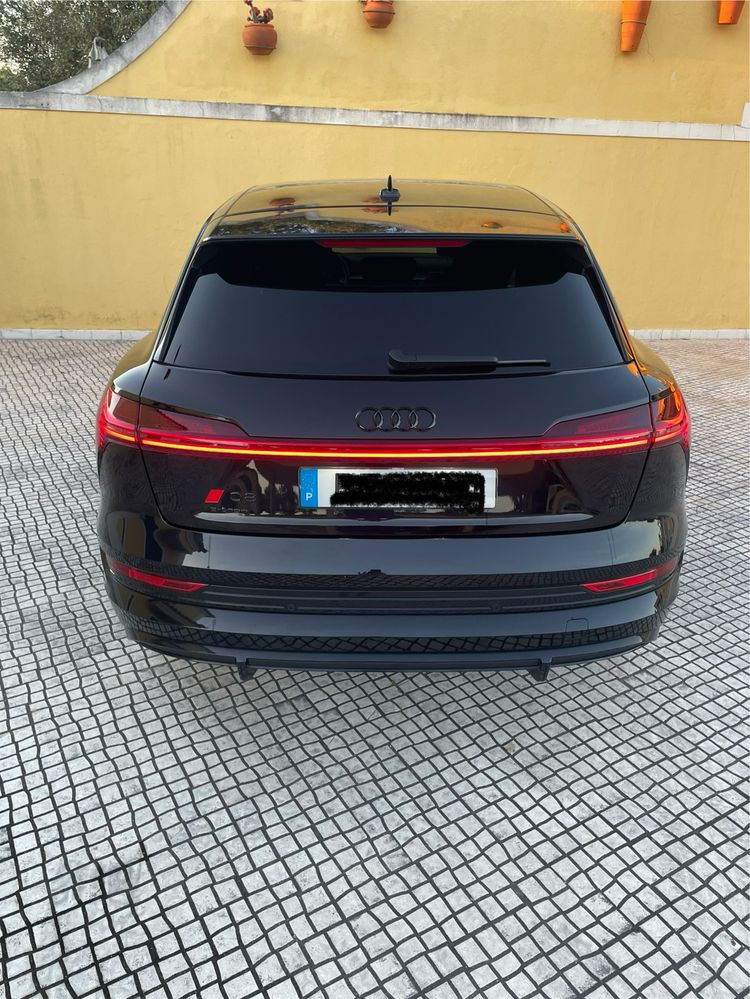 Audi Q8 Etron 50 S-line kit Black Edition