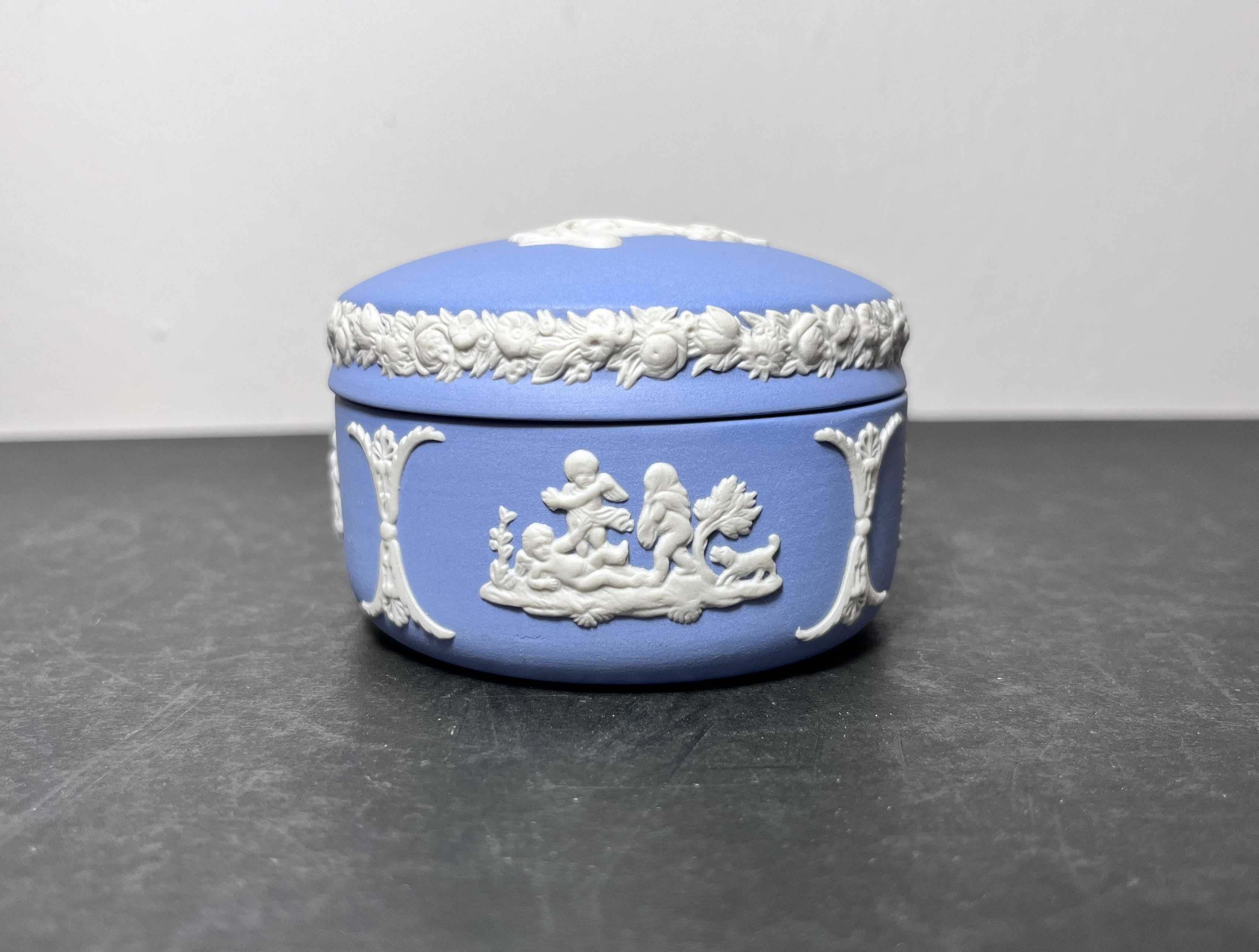 Puzderko szkatułka Wedgwood Blue Jasperware starożytny Rzym scen
