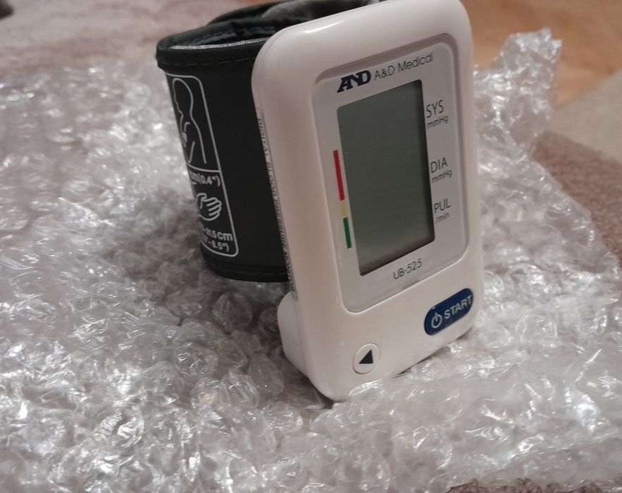 Тонометр на запястье AND