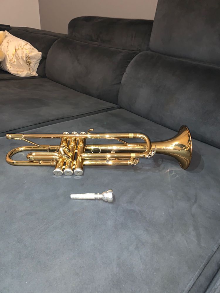 Trompete Yamam YTR-2330 usada, praticamente nova
